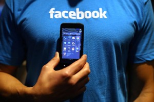 Facebook presenta ‘Home’, su propio software para meterse en la telefonía móvil